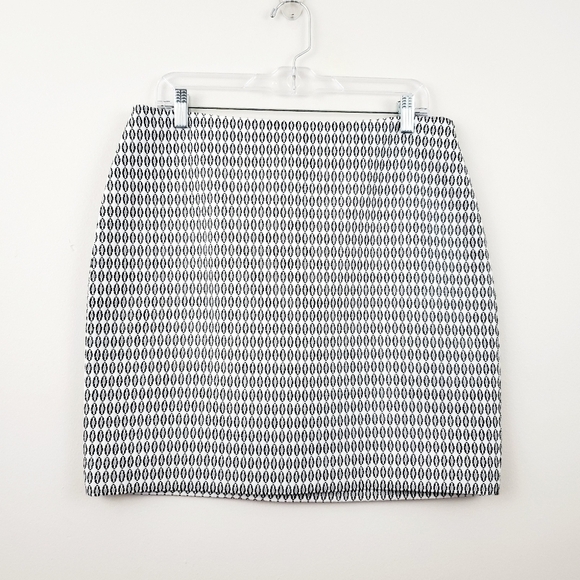 Ann Taylor | Black Graphic Jacquard Mini Skirt - Picture 3 of 8